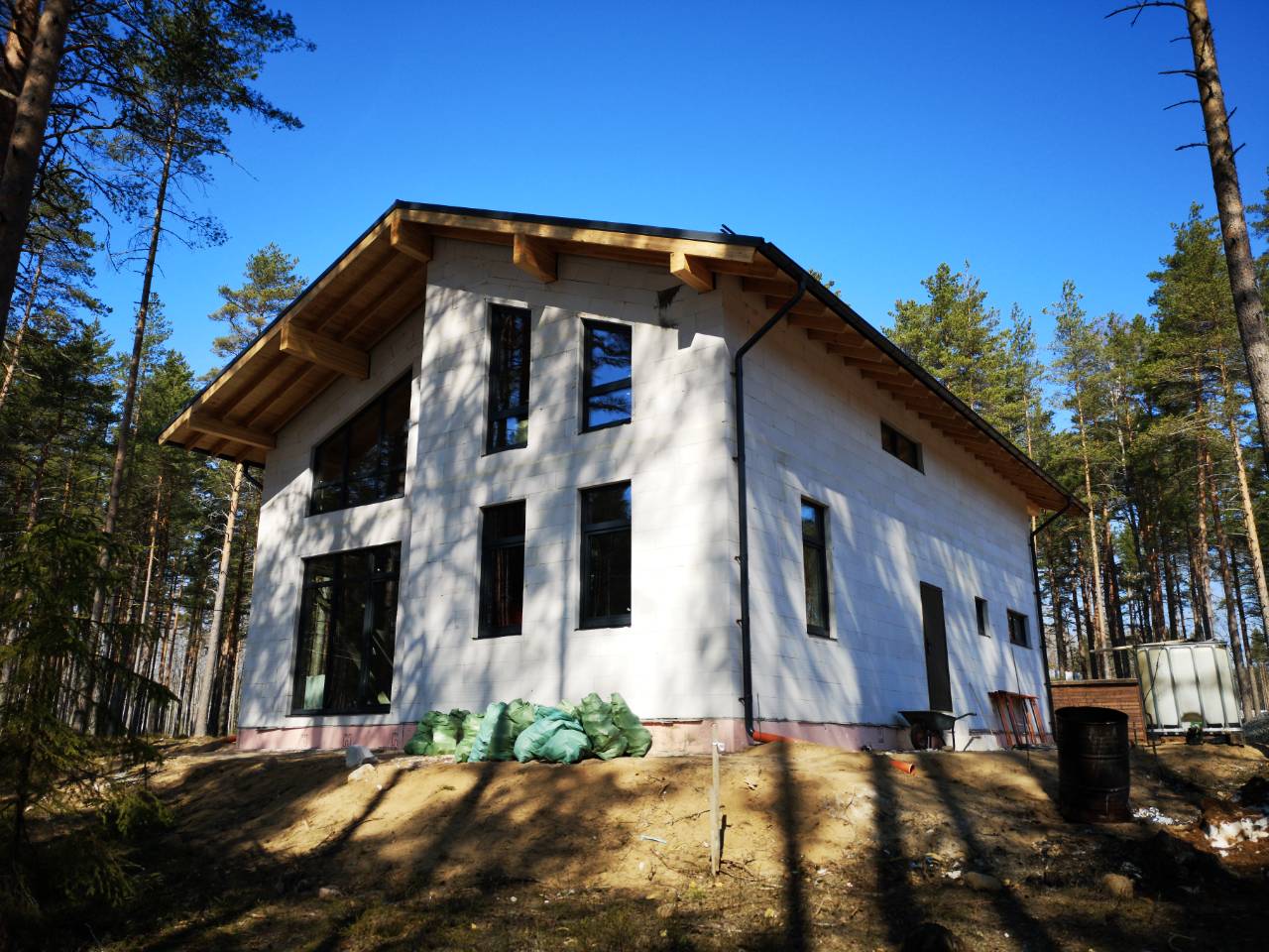 Продолжаем работы по строительству загородного дома из газобетона в поселке Пески Выборгского района Ленинградской области